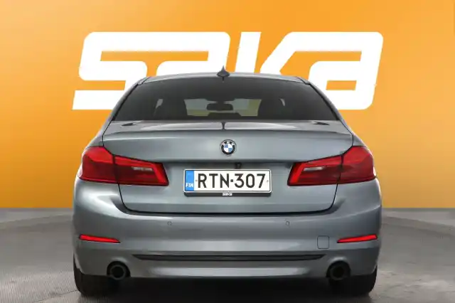 Harmaa Sedan, BMW 530 – RTN-307