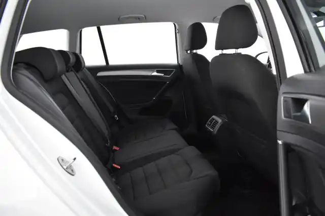 Valkoinen Farmari, Volkswagen Golf – RTN-469