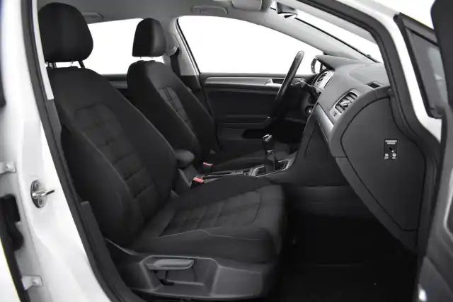 Valkoinen Farmari, Volkswagen Golf – RTN-469