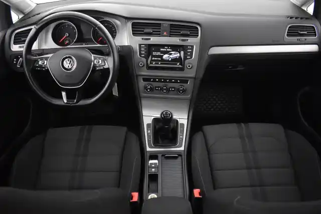 Valkoinen Farmari, Volkswagen Golf – RTN-469