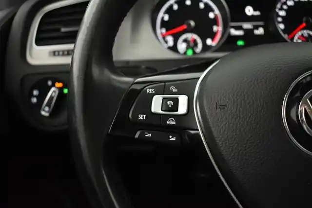 Valkoinen Farmari, Volkswagen Golf – RTN-469