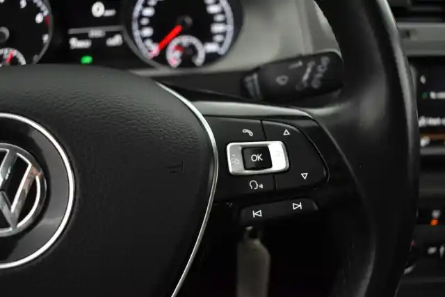 Valkoinen Farmari, Volkswagen Golf – RTN-469