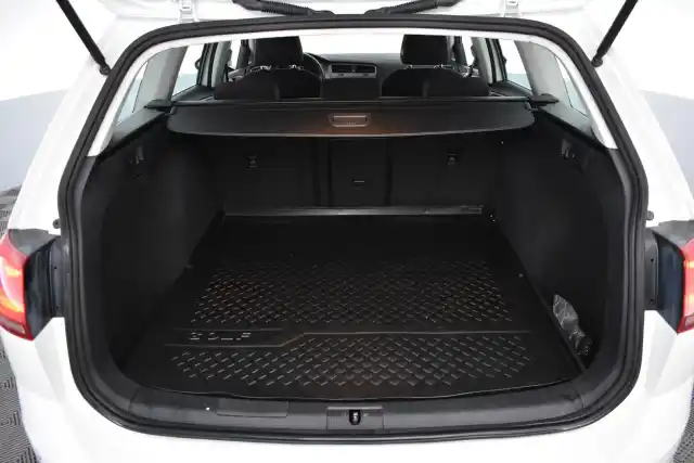 Valkoinen Farmari, Volkswagen Golf – RTN-469