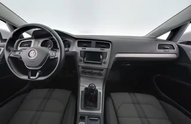 Valkoinen Farmari, Volkswagen Golf – RTN-469