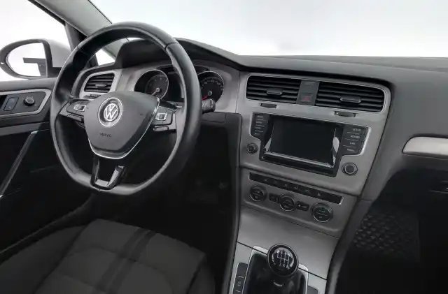 Valkoinen Farmari, Volkswagen Golf – RTN-469