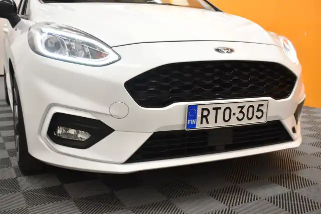 Valkoinen Viistoperä, Ford Fiesta – RTO-305