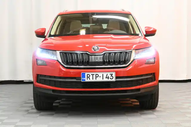 Sininen Maastoauto, Skoda Kodiaq – RTP-143