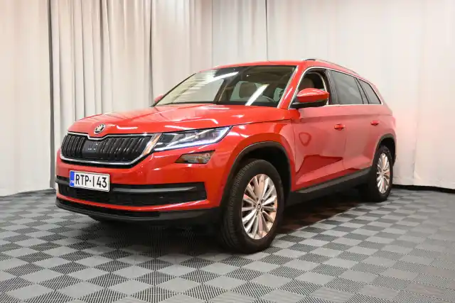 Sininen Maastoauto, Skoda Kodiaq – RTP-143