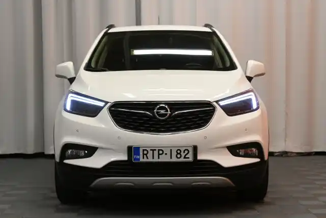 Valkoinen Maastoauto, Opel Mokka – RTP-182