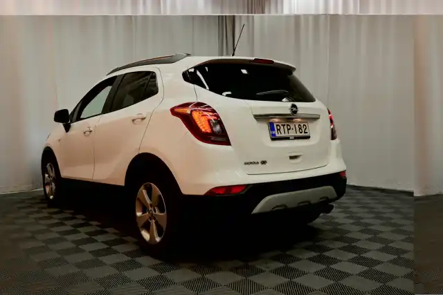 Valkoinen Maastoauto, Opel Mokka – RTP-182