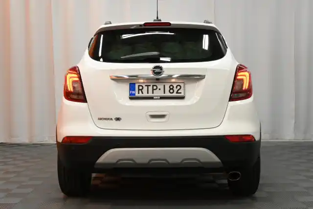 Valkoinen Maastoauto, Opel Mokka – RTP-182