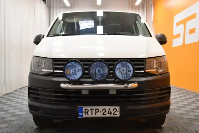 Valkoinen Pakettiauto, Volkswagen Transporter – RTP-242