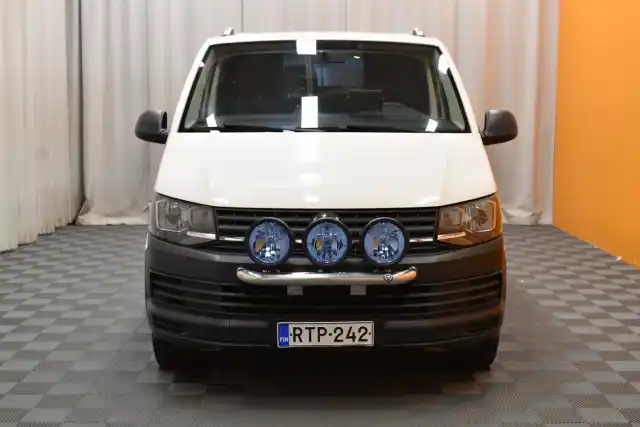 Valkoinen Pakettiauto, Volkswagen Transporter – RTP-242