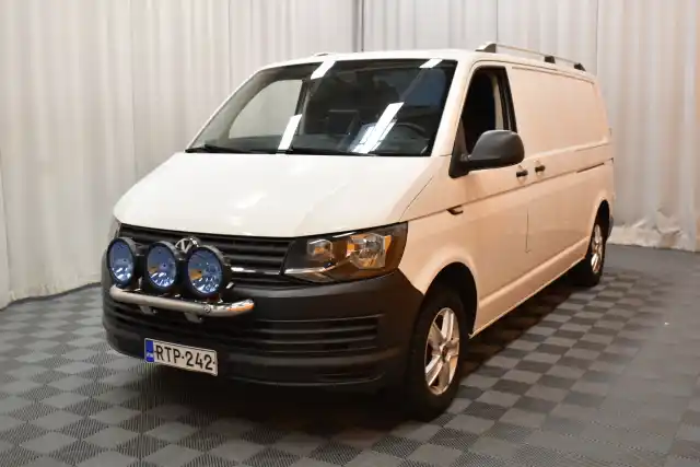 Valkoinen Pakettiauto, Volkswagen Transporter – RTP-242