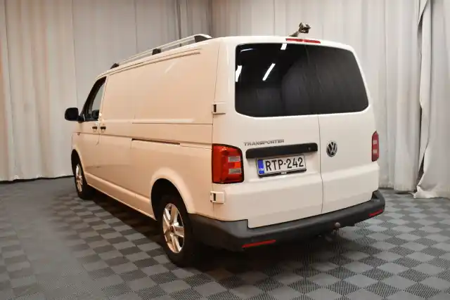 Valkoinen Pakettiauto, Volkswagen Transporter – RTP-242