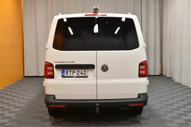 Valkoinen Pakettiauto, Volkswagen Transporter – RTP-242