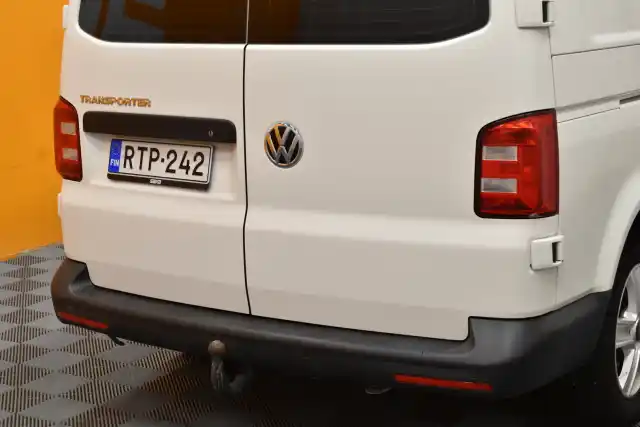 Valkoinen Pakettiauto, Volkswagen Transporter – RTP-242