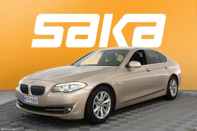 Beige Sedan, BMW 523 – RTP-582