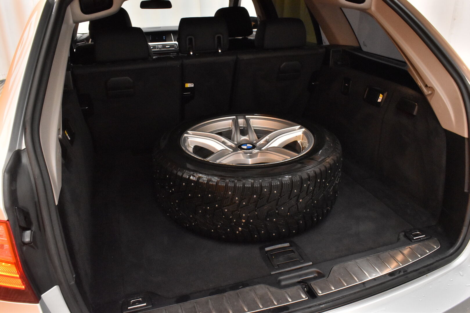 Harmaa Farmari, BMW 520 – RTP-711