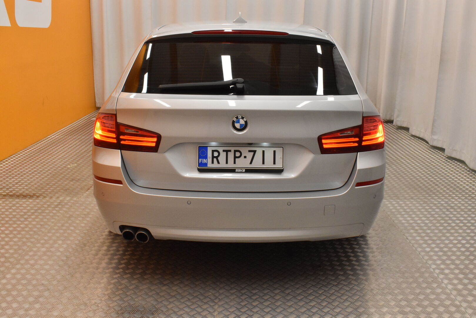 Harmaa Farmari, BMW 520 – RTP-711