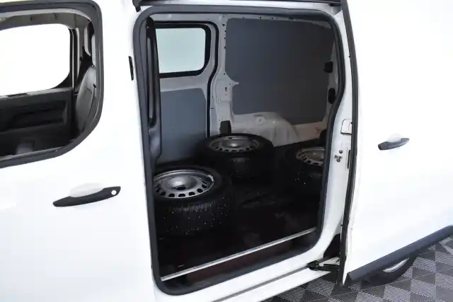 Valkoinen Pakettiauto, Toyota Proace – RTR-511