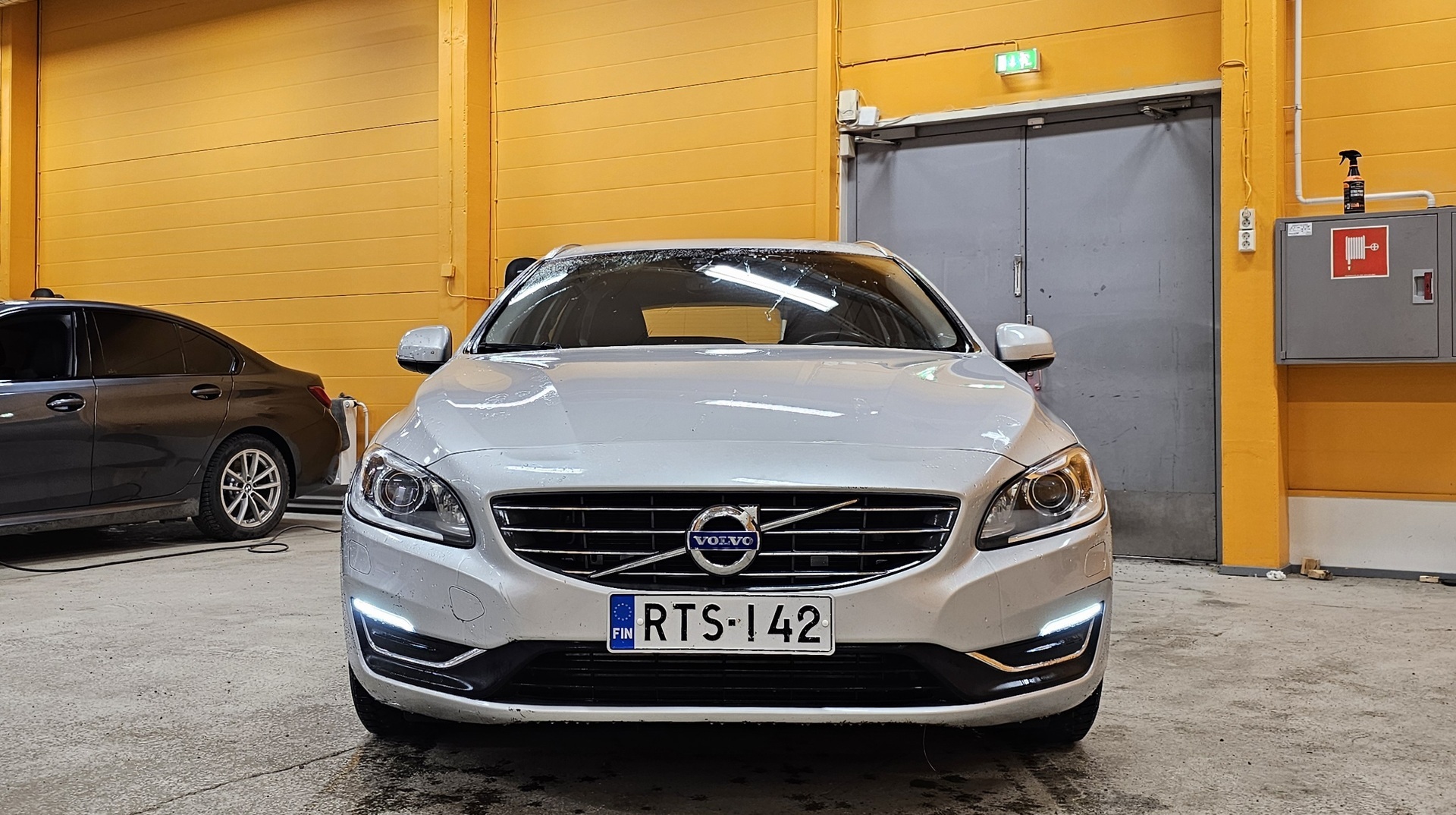 Harmaa Farmari, Volvo V60 – RTS-142