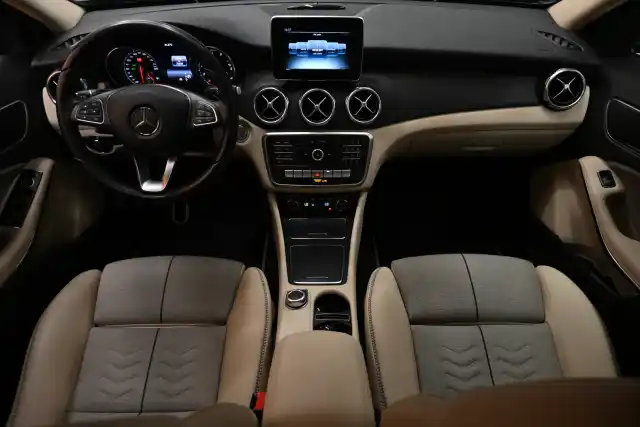 Ruskea (beige) Maastoauto, Mercedes-Benz GLA – RTS-158