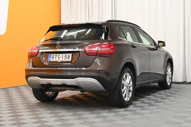 Ruskea (beige) Maastoauto, Mercedes-Benz GLA – RTS-158