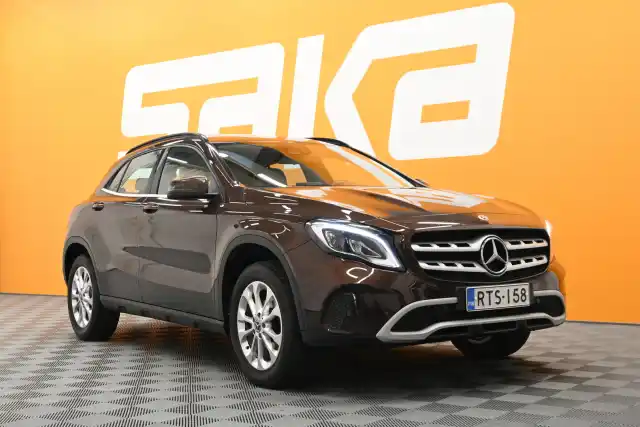 Ruskea (beige) Maastoauto, Mercedes-Benz GLA – RTS-158