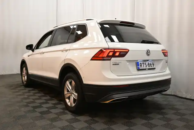 Valkoinen Maastoauto, Volkswagen TIGUAN – RTS-869