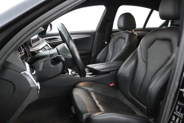 Harmaa Sedan, BMW 520 – RTT-113