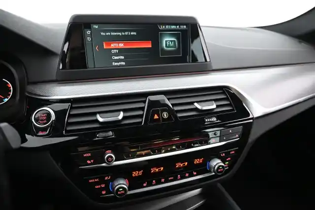 Harmaa Sedan, BMW 520 – RTT-113