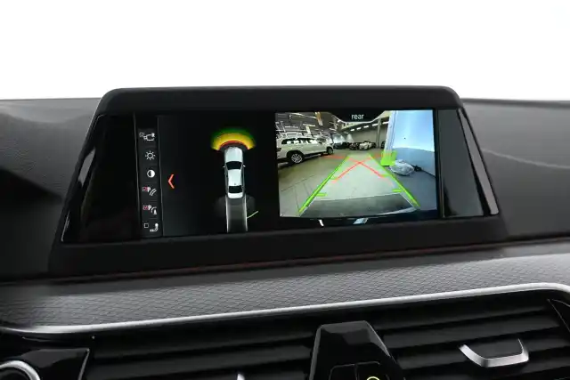 Harmaa Sedan, BMW 520 – RTT-113