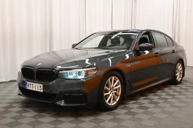 Harmaa Sedan, BMW 520 – RTT-113