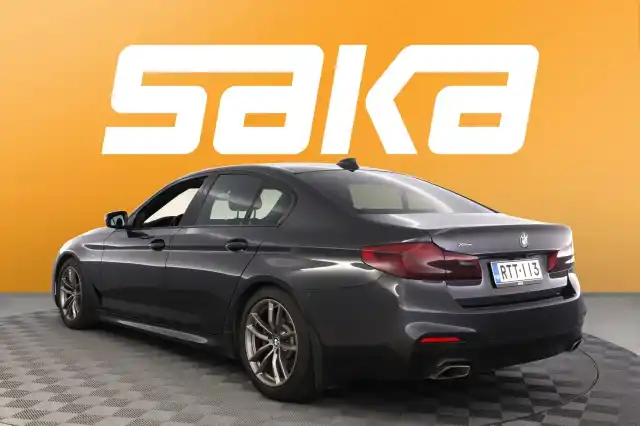 Harmaa Sedan, BMW 520 – RTT-113