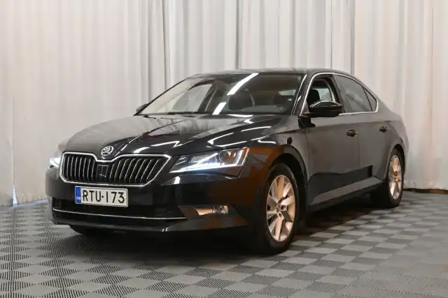 Musta Sedan, Skoda Superb – RTU-173