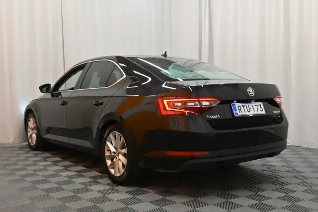 Musta Sedan, Skoda Superb – RTU-173