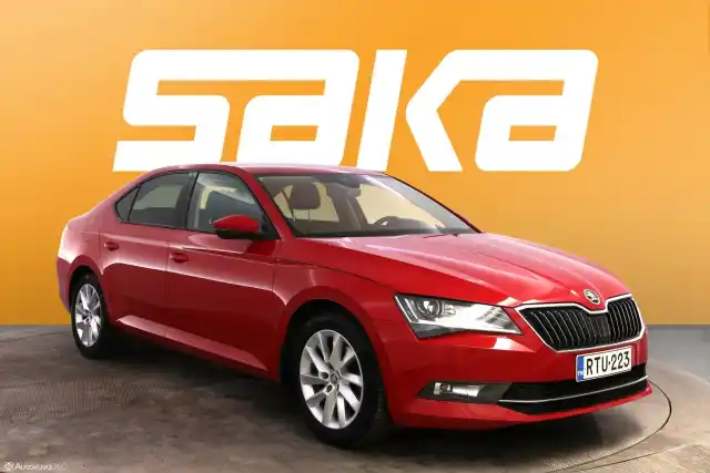 Punainen Sedan, Skoda Superb – RTU-223