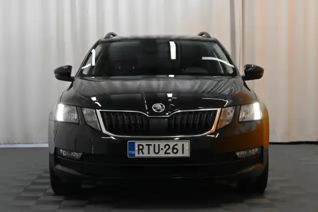 Musta Farmari, Skoda Octavia – RTU-261