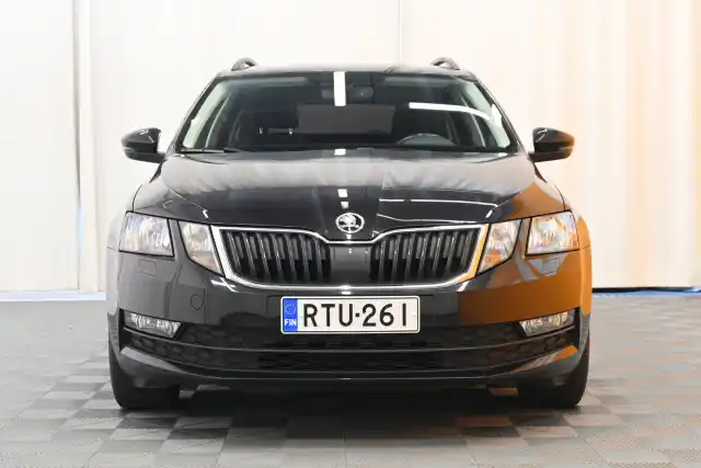 Musta Farmari, Skoda Octavia – RTU-261