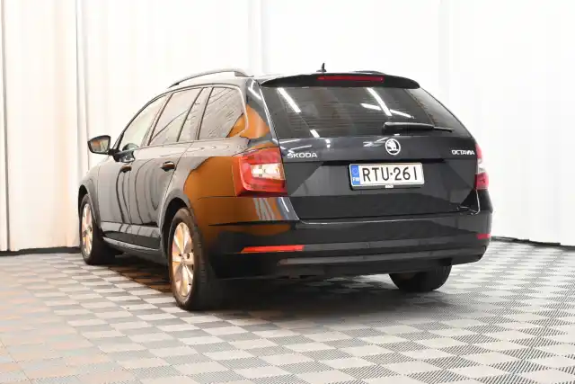 Musta Farmari, Skoda Octavia – RTU-261