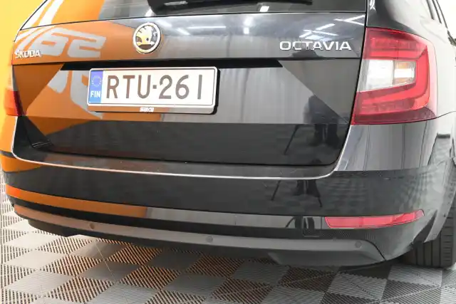 Musta Farmari, Skoda Octavia – RTU-261