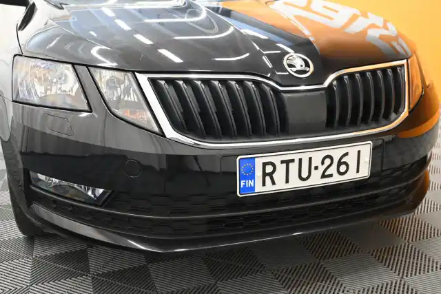 Musta Farmari, Skoda Octavia – RTU-261