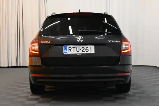 Musta Farmari, Skoda Octavia – RTU-261