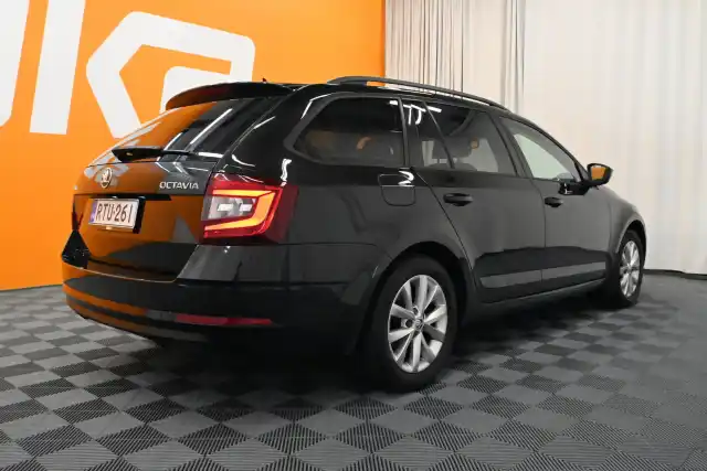 Musta Farmari, Skoda Octavia – RTU-261