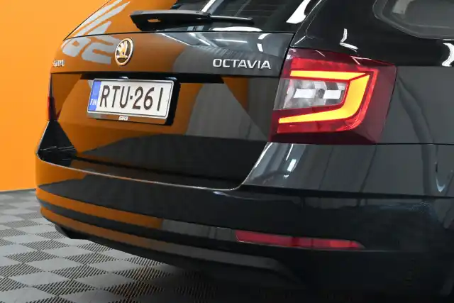 Musta Farmari, Skoda Octavia – RTU-261