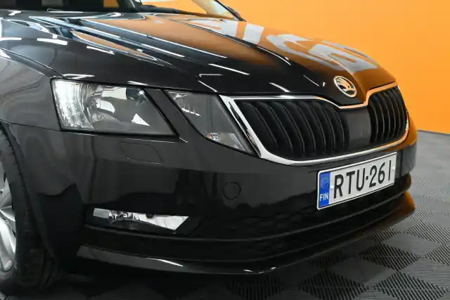 Musta Farmari, Skoda Octavia – RTU-261