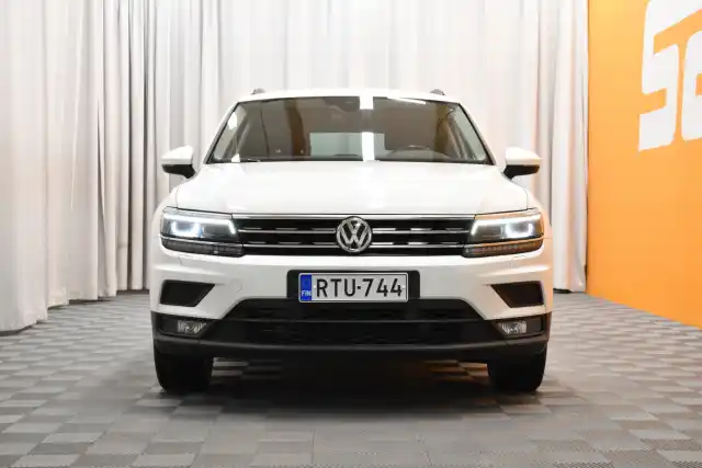 Valkoinen Maastoauto, Volkswagen Tiguan – RTU-744