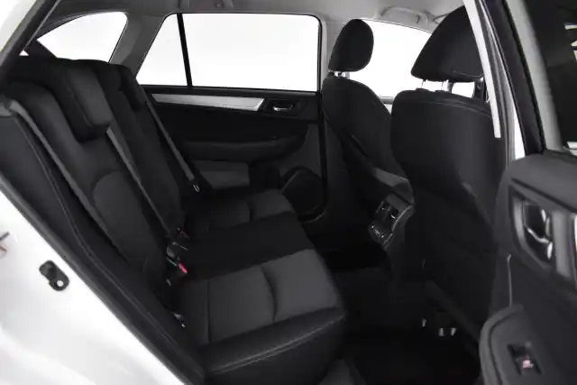 Valkoinen Farmari, Subaru Outback – RTV-944