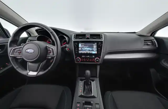 Valkoinen Farmari, Subaru Outback – RTV-944